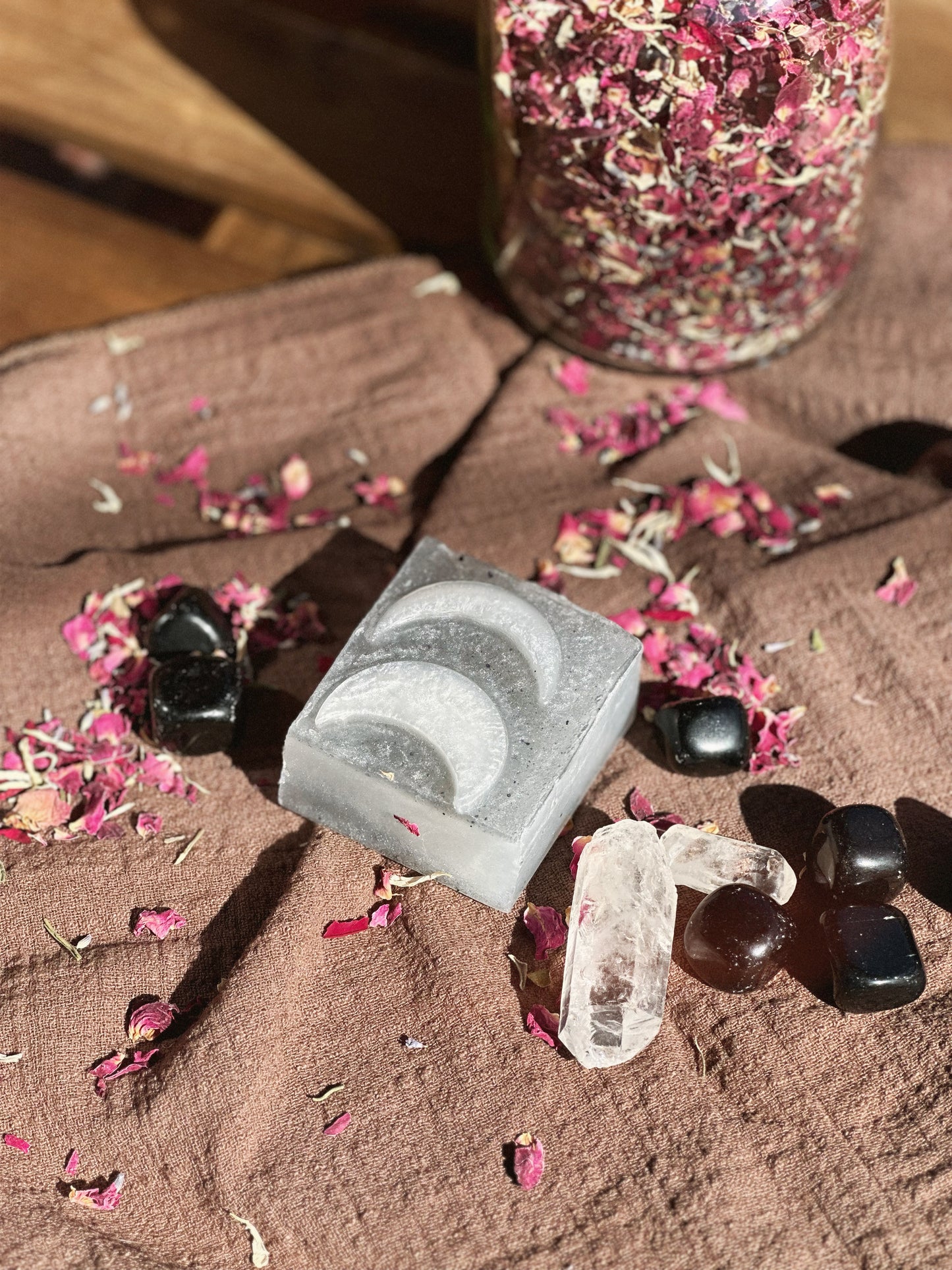 Mini jabón Artesanal | Carbón activado & Aceite de Rosa damascena
